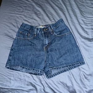 Levis low rise denim shorts, perfect for summer